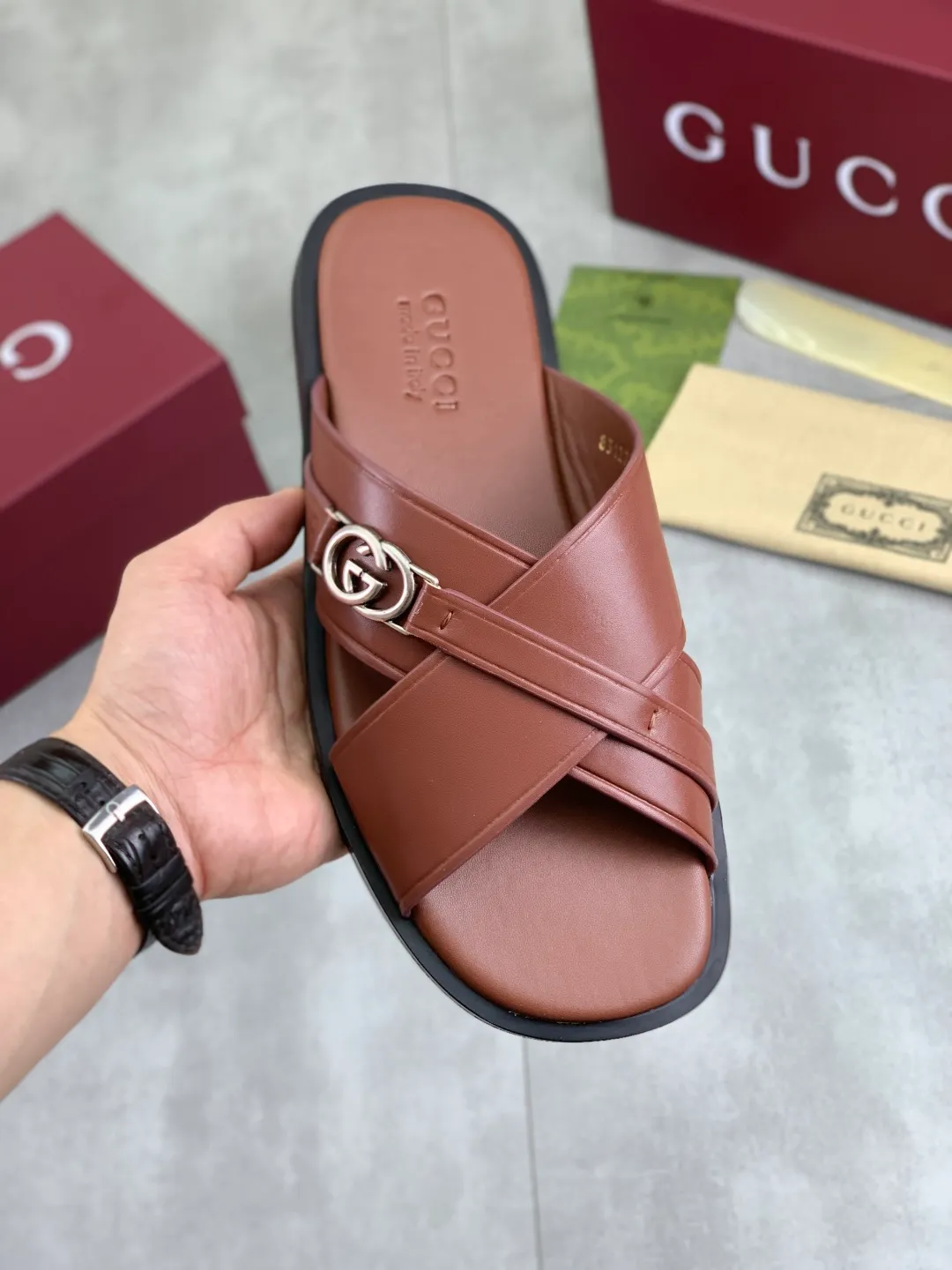 Men's shoes 💰P380💰[New model] High version 🎁🎁🎁 GUCCI New casual hot diamond slippers for the Year of the Snake, original official website, perfect workmanship, transmitting a kind of noble luxury, sublimating its definition of luxury in Gucci's high-end extraordinary craftsmanship. Original Gucci double G combination outsole, code number: 40-44 (45 customized) complete package